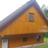 Prenovljena lesena fasada hiše - Slikopleskarstvo Boštjan Poljanec s.p.